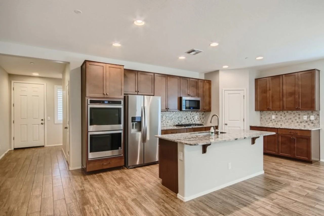 1353 N Balboa - Photo 3 of 13