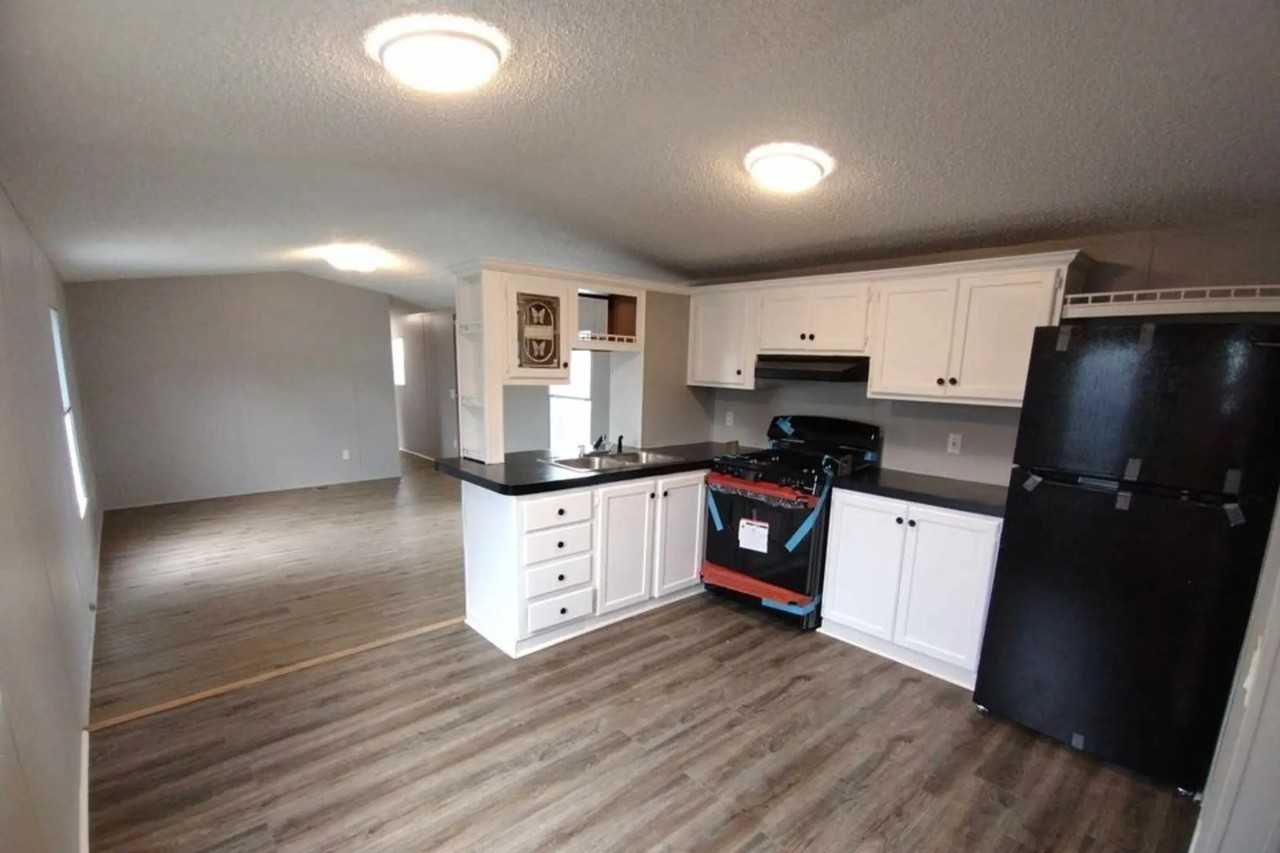 8318 Westminister Dr S - Photo 2 of 18