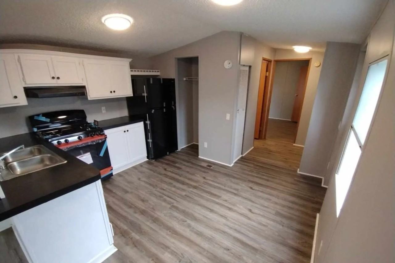 8318 Westminister Dr S - Photo 3 of 18