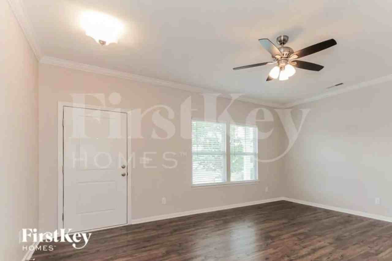 3815 Streamside Dr - Photo 3 of 15