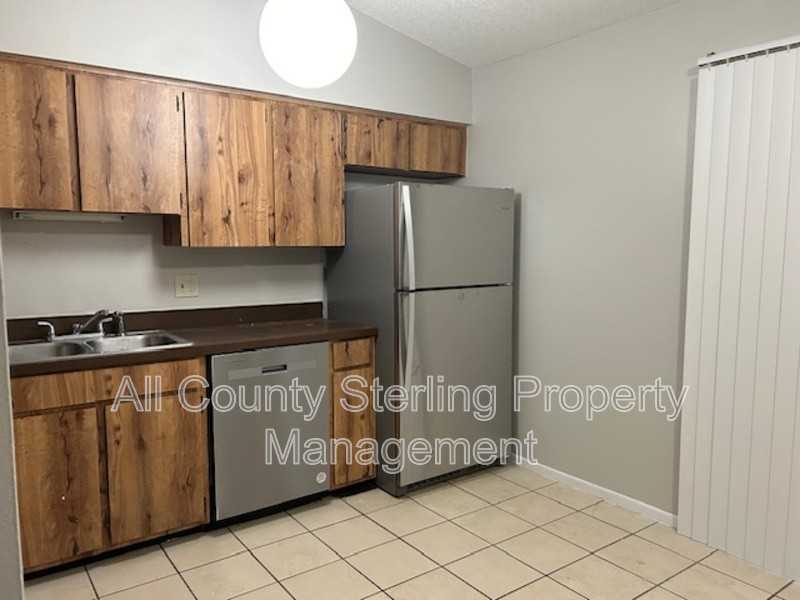 923 Bryan Ct - Photo 3 of 13
