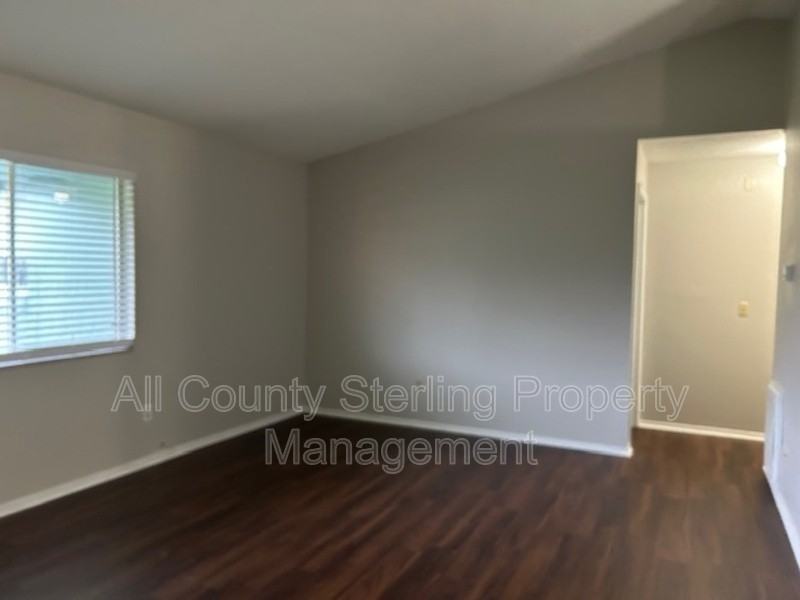 923 Bryan Ct - Photo 4 of 13