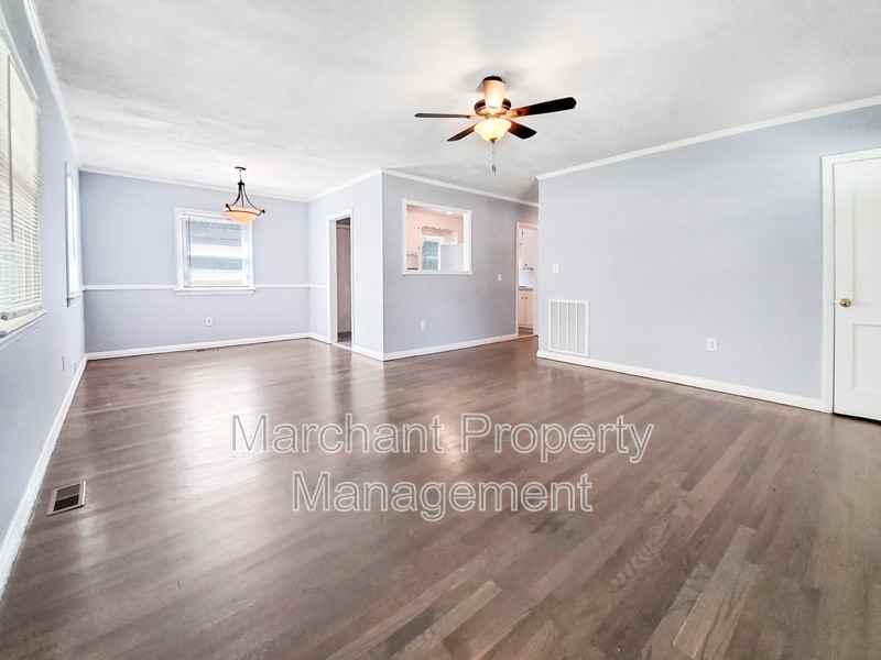 25 Collinson Rd - Photo 4 of 28