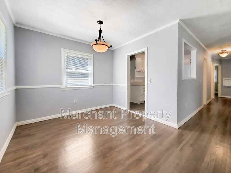 25 Collinson Rd - Photo 5 of 28