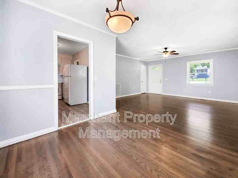 25 Collinson Rd - Photo 6 of 28