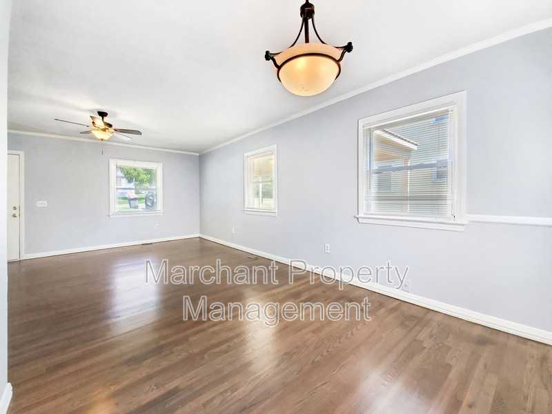 25 Collinson Rd - Photo 7 of 28