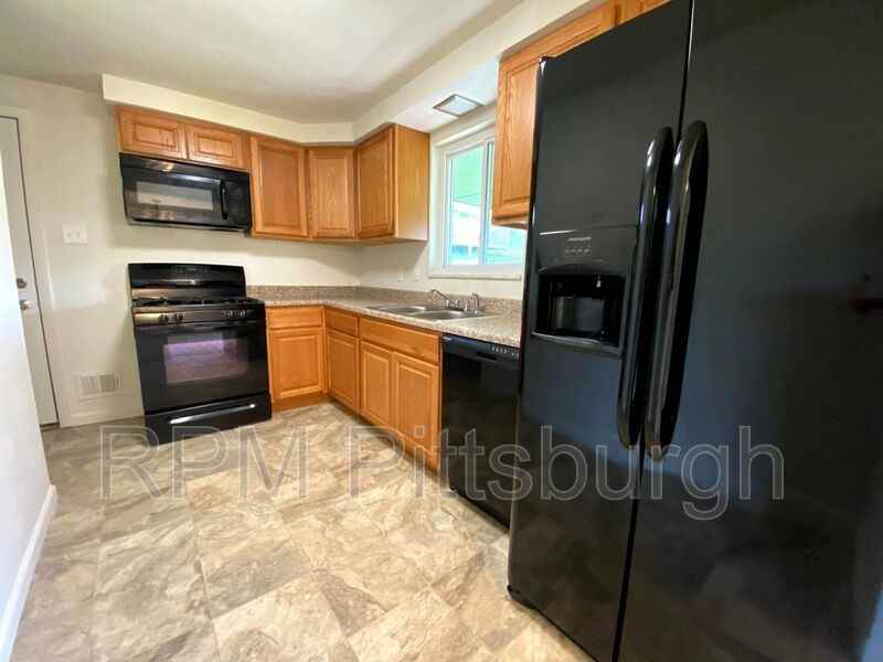 83 Ken Way - Photo 2 of 13