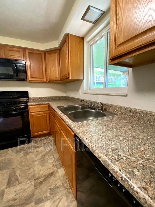 83 Ken Way - Photo 3 of 13