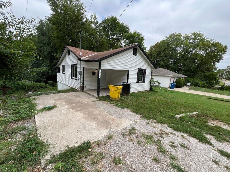 1020 E Gudgell Ave - Photo 2 of 27