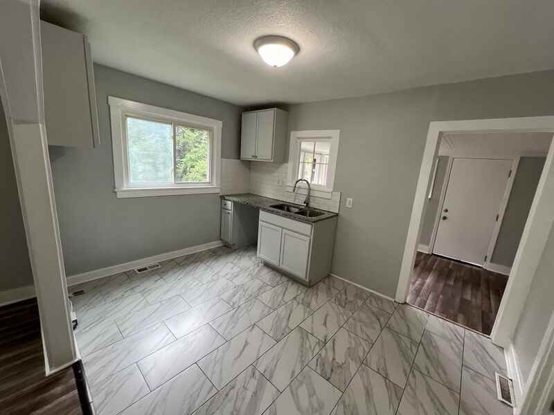 1020 E Gudgell Ave - Photo 3 of 27
