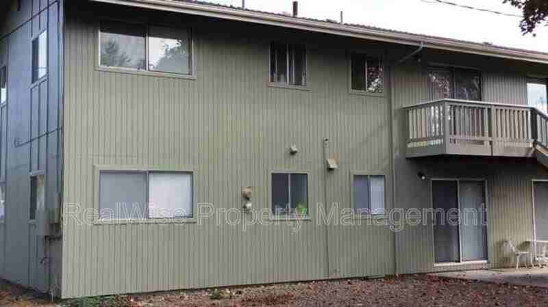 221 Nw 7th St - Photo 3 of 12