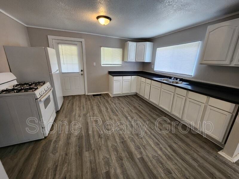 4011 E Linn Ave - Photo 5 of 13