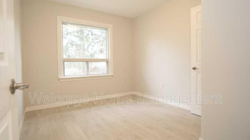 4 Dunblane Ave - Photo 7 of 12