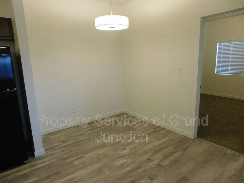 668 Brookwillow Dr #8 - Photo 4 of 13