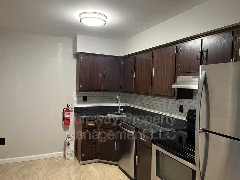 1503 Silver Ct - Photo 2 of 8