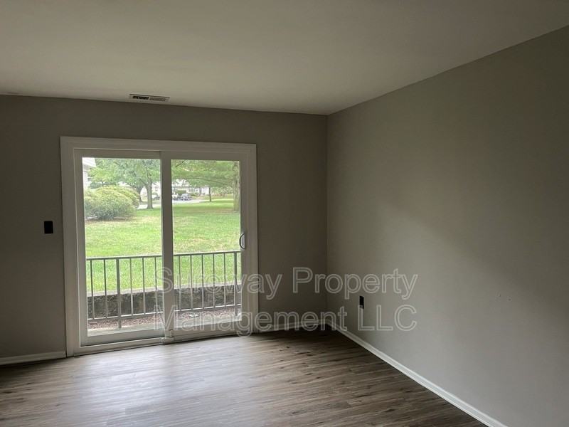 1503 Silver Ct - Photo 3 of 8