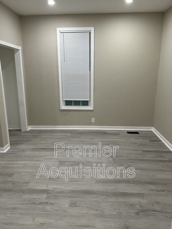 825 Easton St - Photo 3 of 11