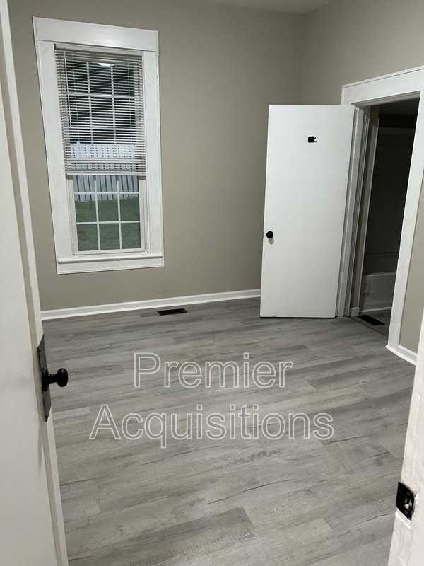 825 Easton St - Photo 4 of 11