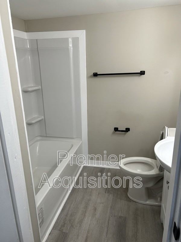 825 Easton St - Photo 5 of 11