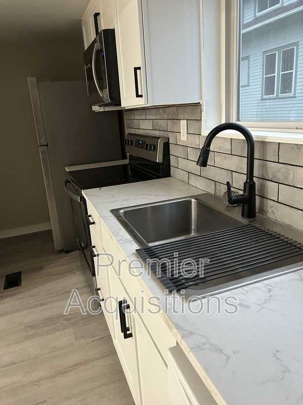 825 Easton St - Photo 7 of 11