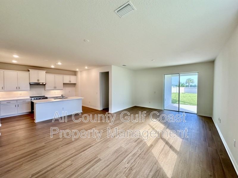 2636 89th Street Cir E - Photo 3 of 17