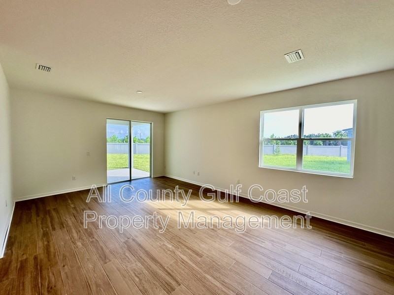 2636 89th Street Cir E - Photo 4 of 17