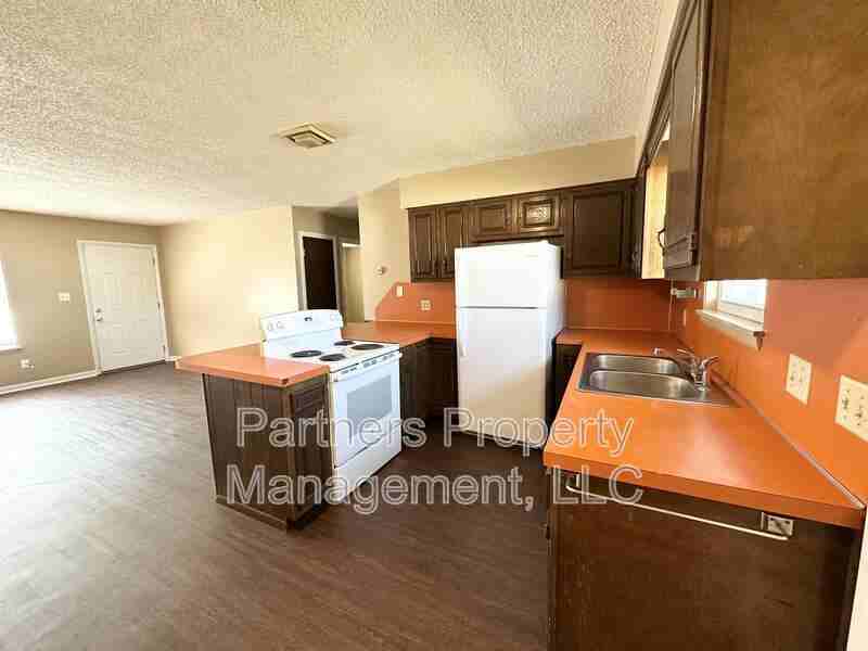 105 Pine Ave - Photo 5 of 13