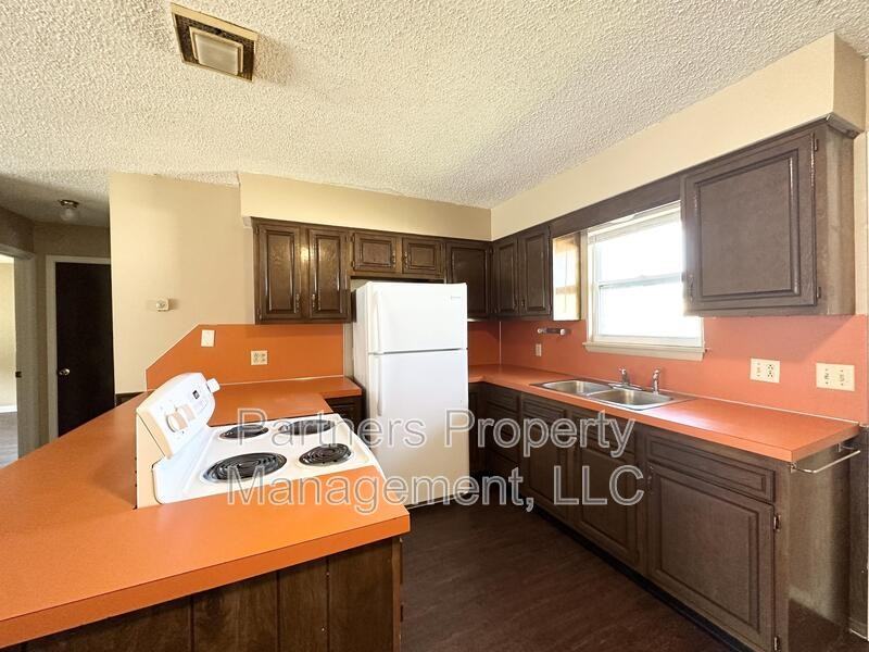 105 Pine Ave - Photo 6 of 13