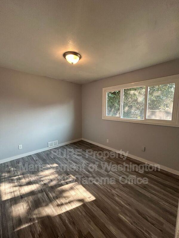 721 S Ainsworth Ave - Photo 6 of 14