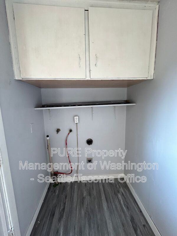 721 S Ainsworth Ave - Photo 7 of 14