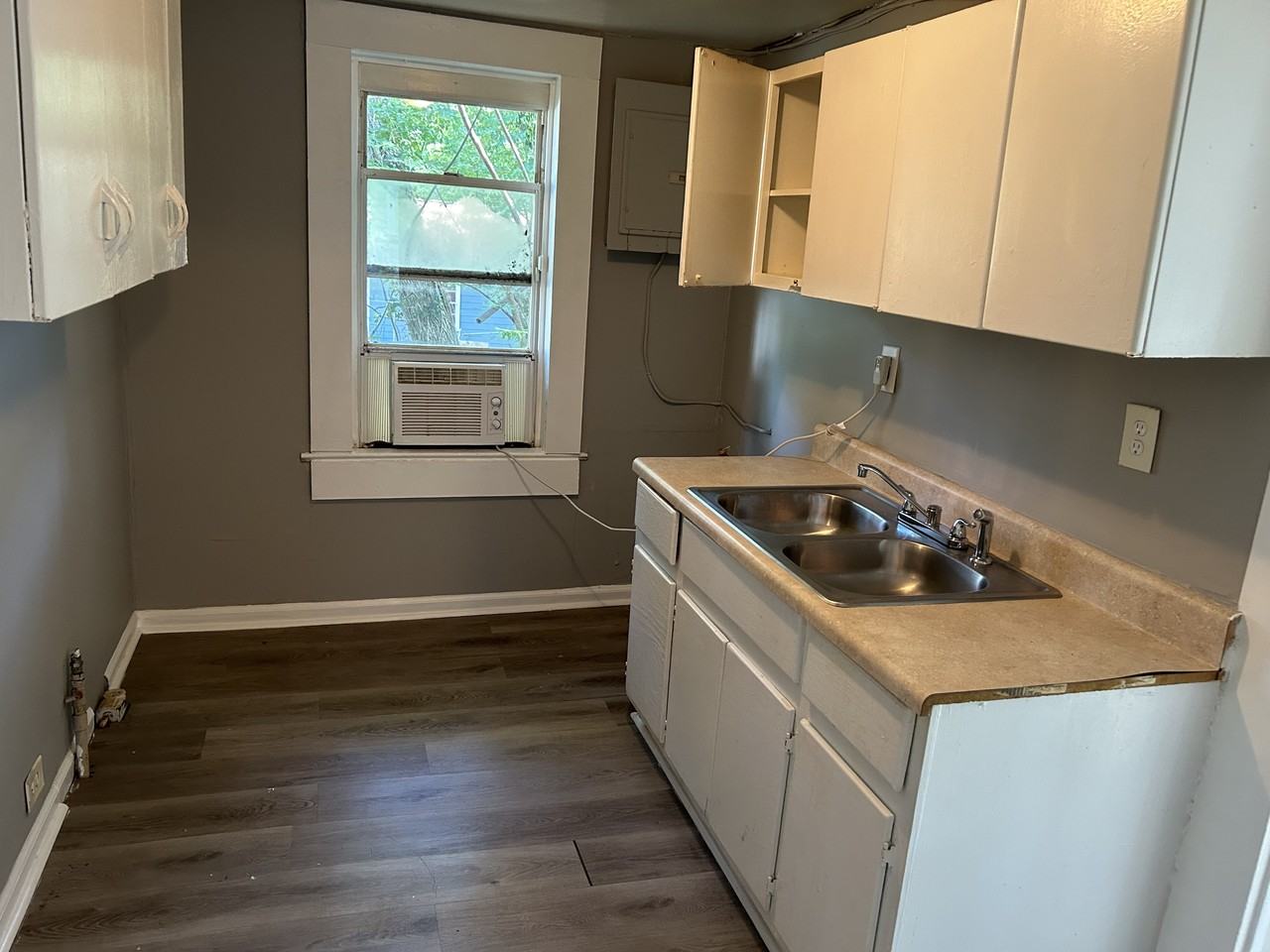 526 N 8th St - Photo 2 of 6