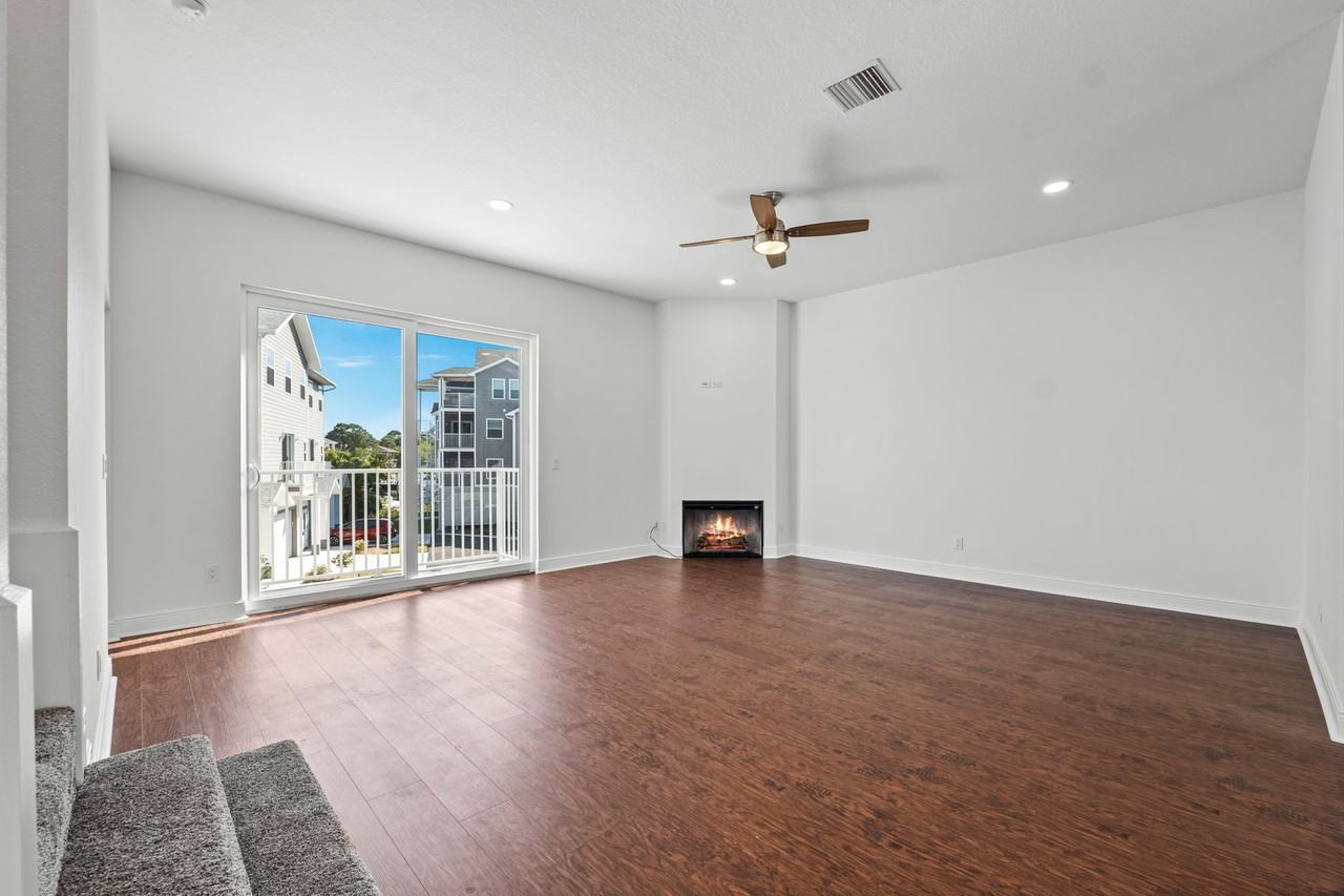 5732 Biscayne Ct - Photo 3 of 32