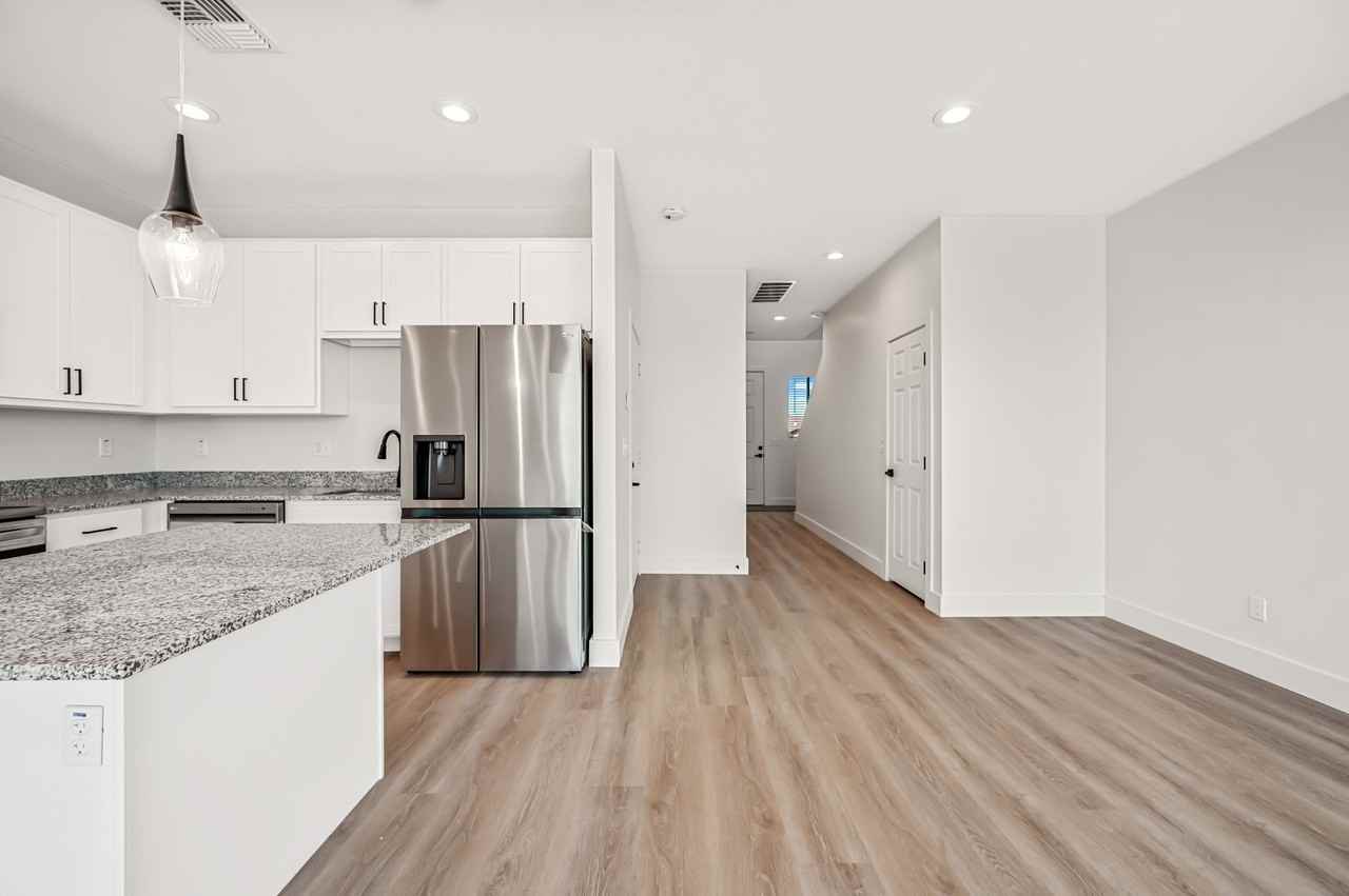 7126 N 55th Ave #1 - Photo 4 of 21