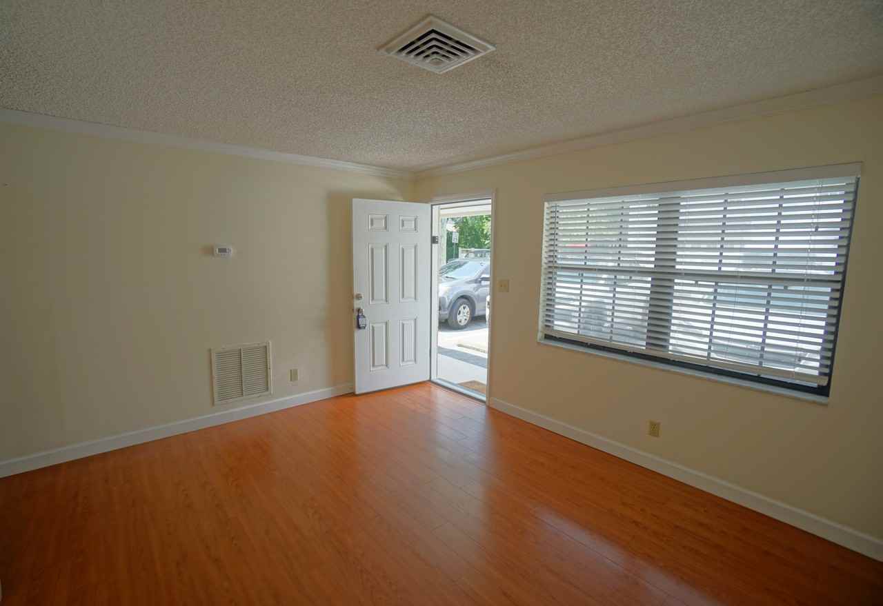 1002 S Armenia Ave - Photo 3 of 10