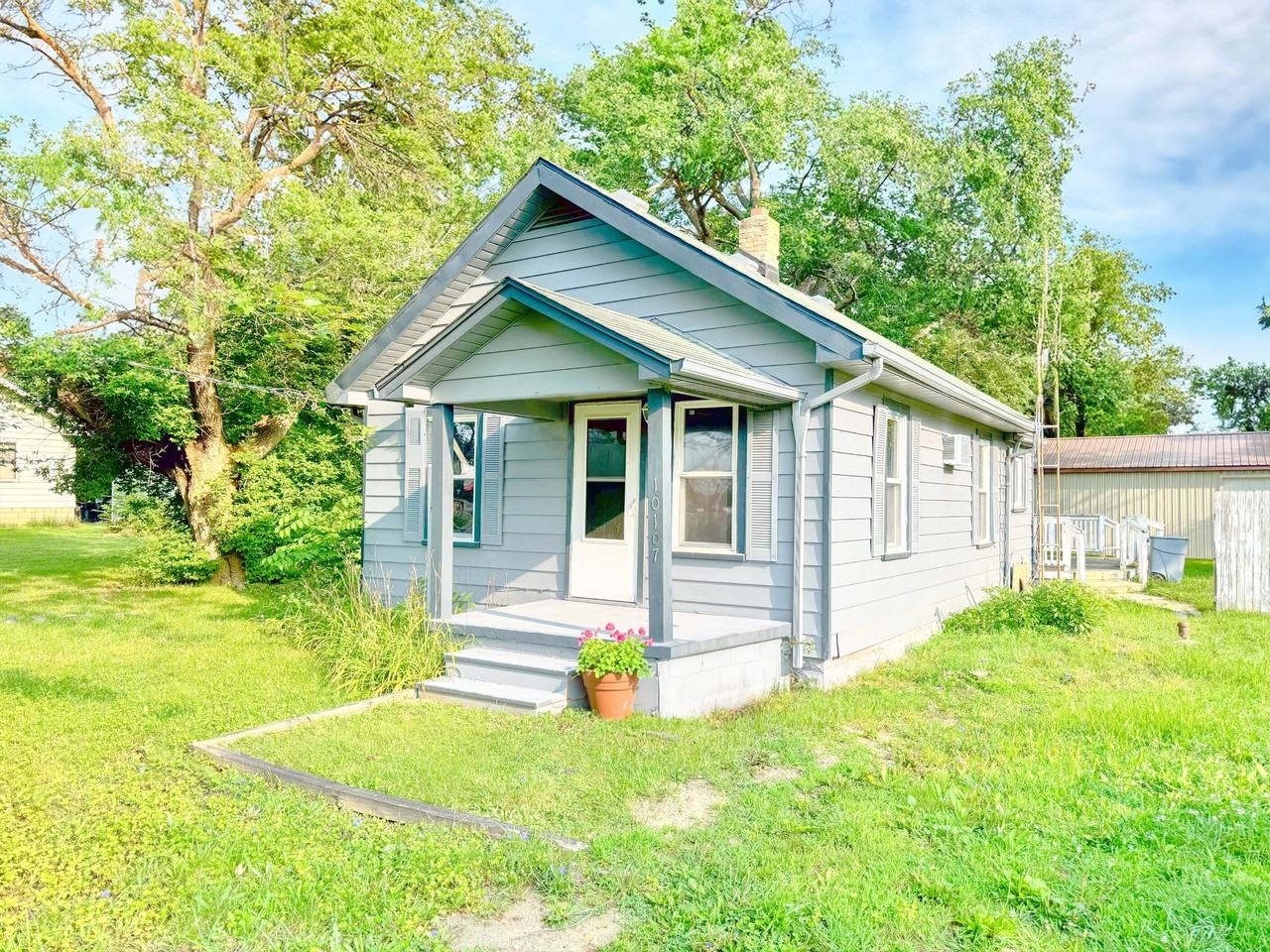 10107 Lapeer Rd - Photo 2 of 21