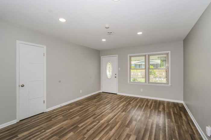 3322 Idlewild Dr - Photo 3 of 11