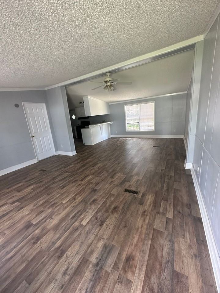 1376 Fleetwood Cir - Photo 3 of 13