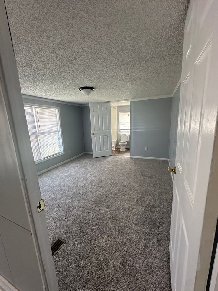 1376 Fleetwood Cir - Photo 7 of 13