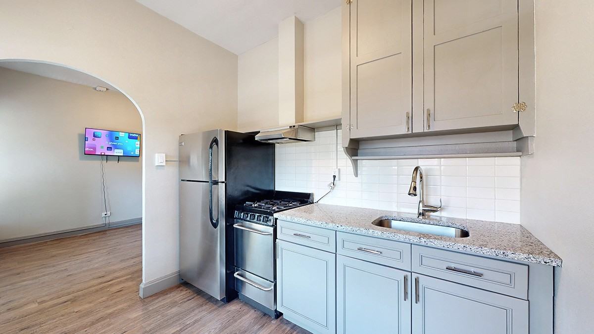 White Palace - Photo 3 of 15