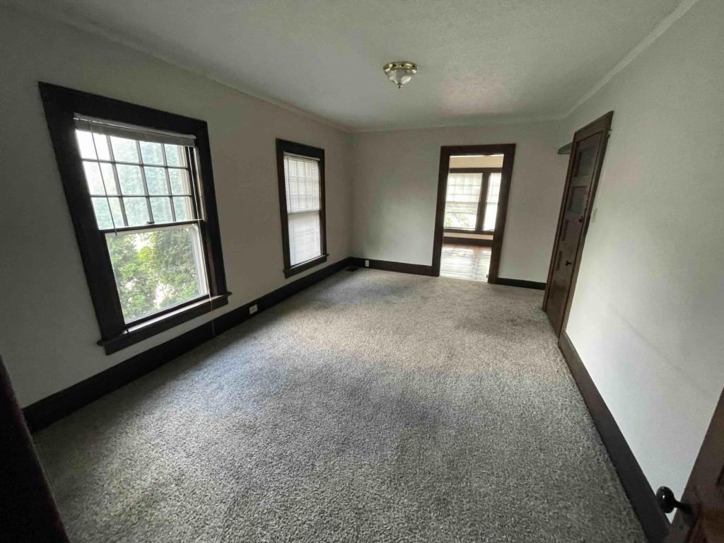 320 1/2 N 10th St - Photo 2 of 8