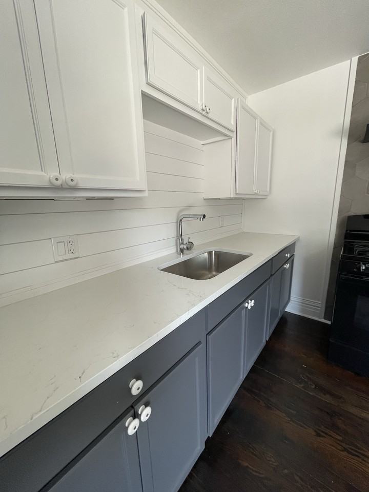 1006 W Woodlawn Ave #5