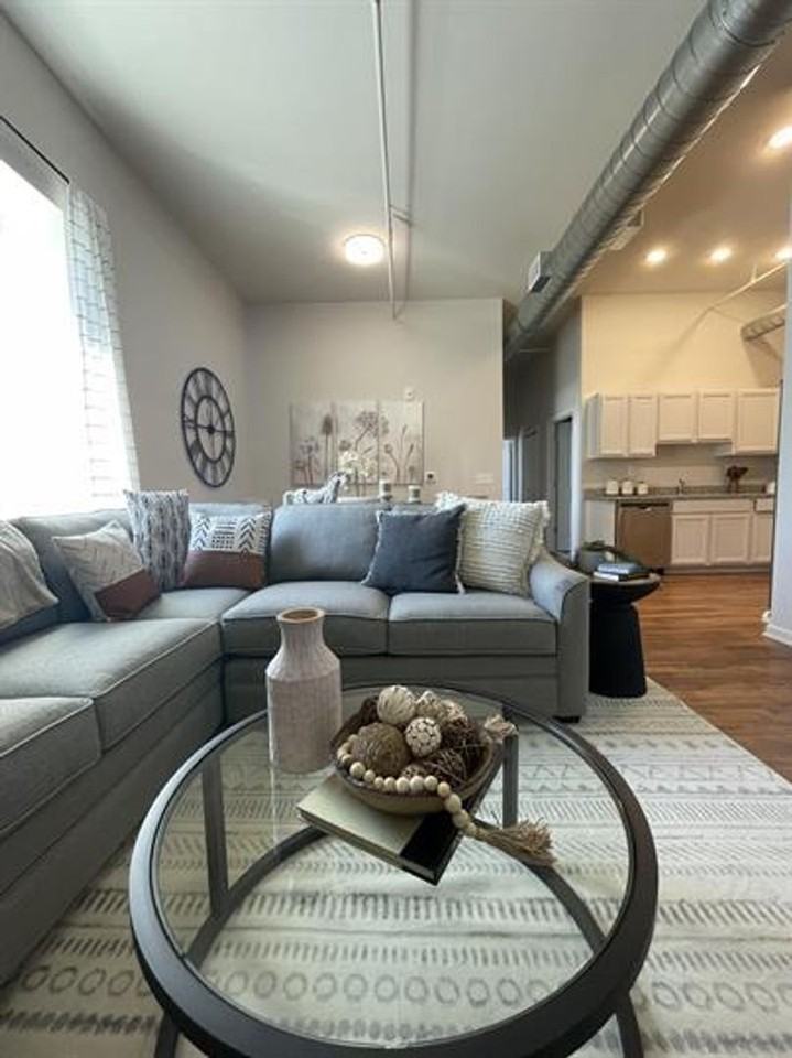 191 Broad Street - Photo 3 of 24