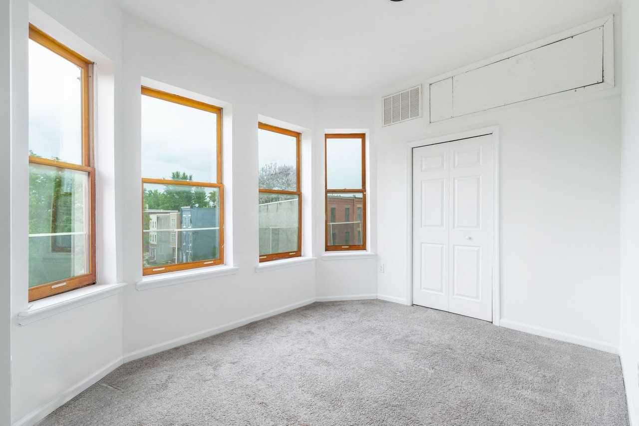 1745 W. Diamond St - Photo 3 of 4