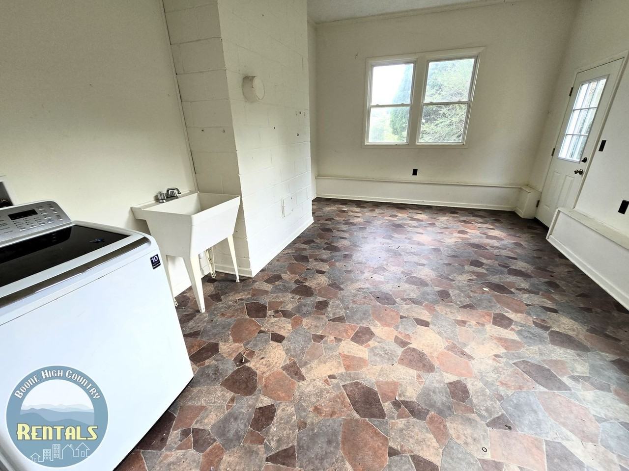 1820 Bamboo Rd - Photo 4 of 17