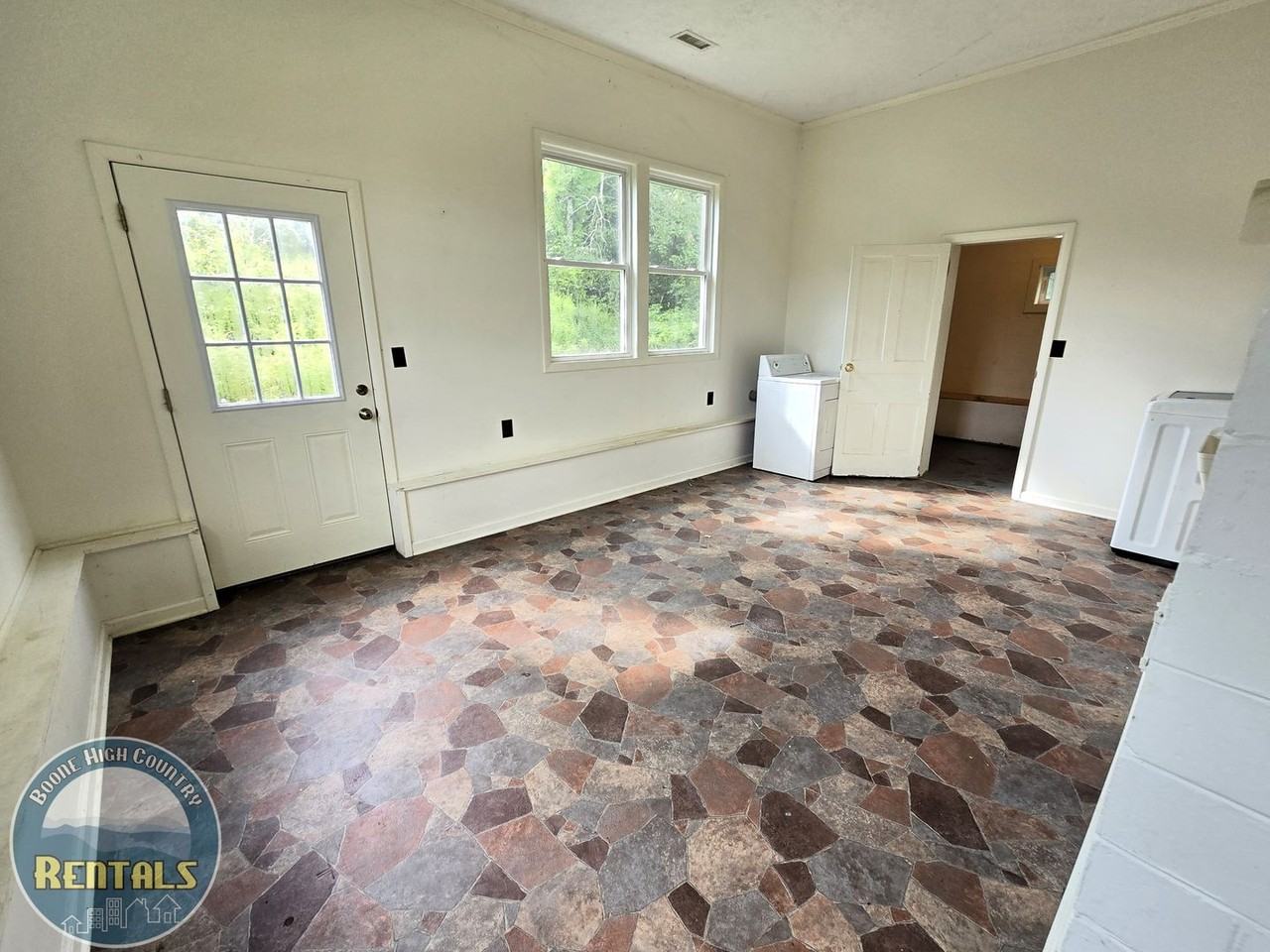 1820 Bamboo Rd - Photo 3 of 17