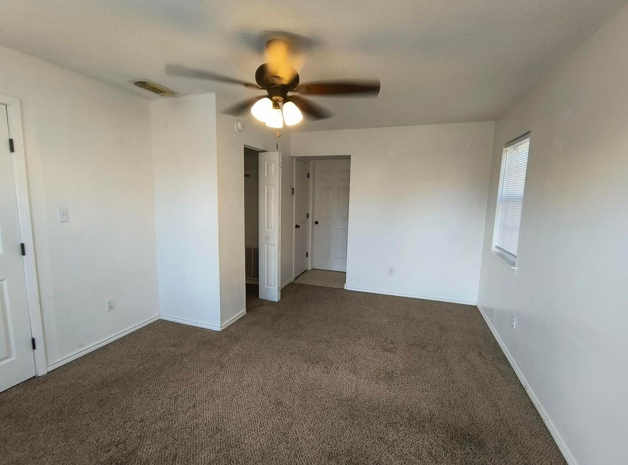 423 W Avenue V - Photo 7 of 17