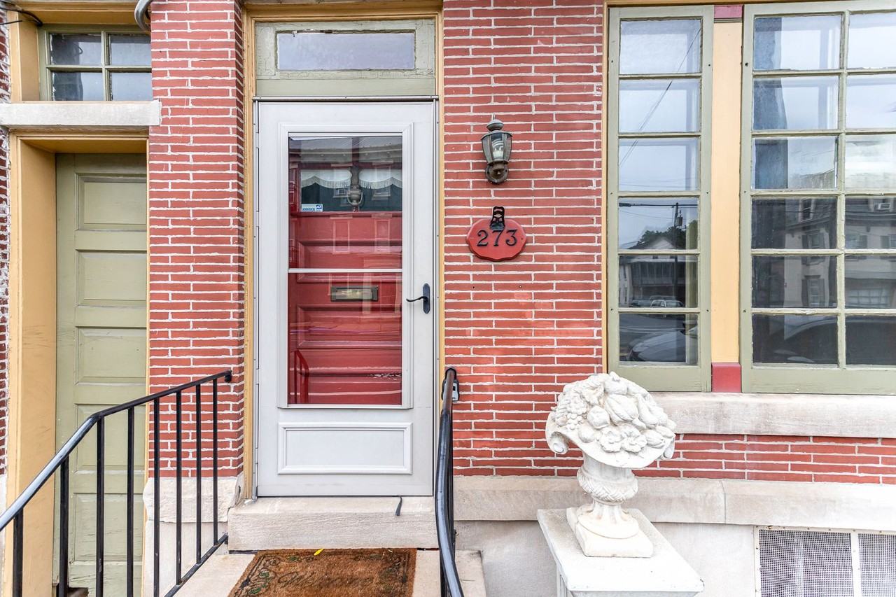 273 S Hanover St - Photo 4 of 28