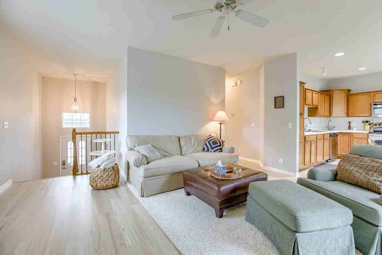 19155 Drexel Cir - Photo 6 of 25