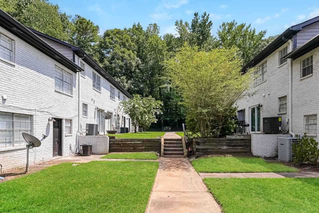 2721 White Oak Dr #21 - Photo 2 of 9