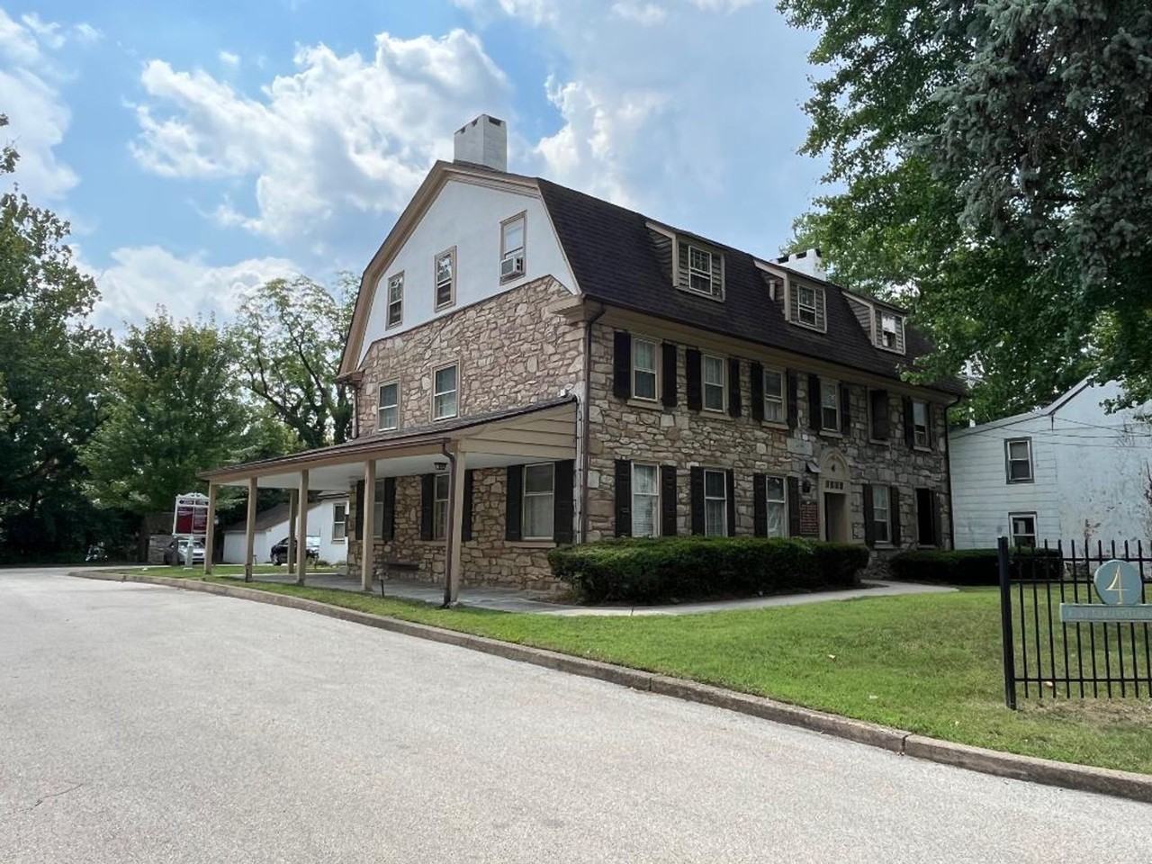3 bedrooms 1 bath with laundry - Photo 3 of 8